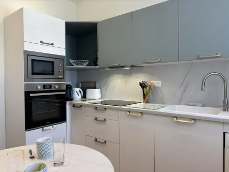 Appartement art déco au 5e étage avec balcon à Vichy : photo 3