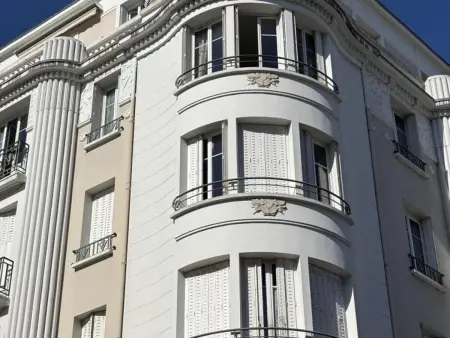 Appartement art déco au 5e étage avec balcon à Vichy : photo 4
