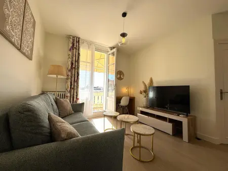 Appartement art déco au 5e étage avec balcon à Vichy : photo 6