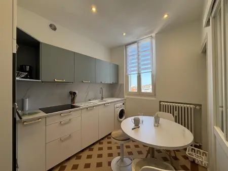 Appartement art déco au 5e étage avec balcon à Vichy : photo 9