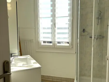 Appartement art déco au 5e étage avec balcon à Vichy : photo 10