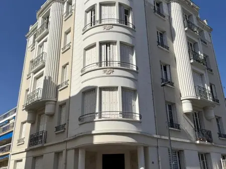 Appartement art déco au 5e étage avec balcon à Vichy : photo 13