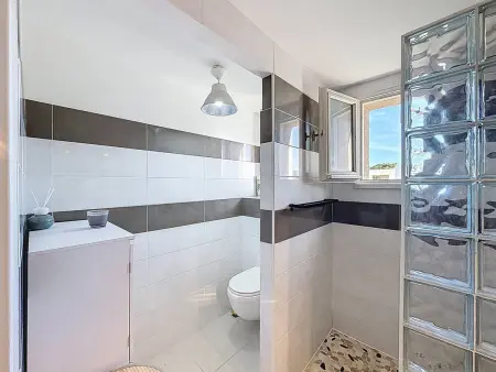 Appartement 55m² face à la plage, terrasse mer et parking : photo 15