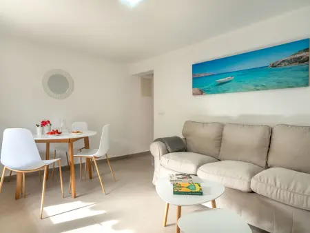 Appartement Clara, 2 chambres avec terrasse à Cala San Vicente : photo 4