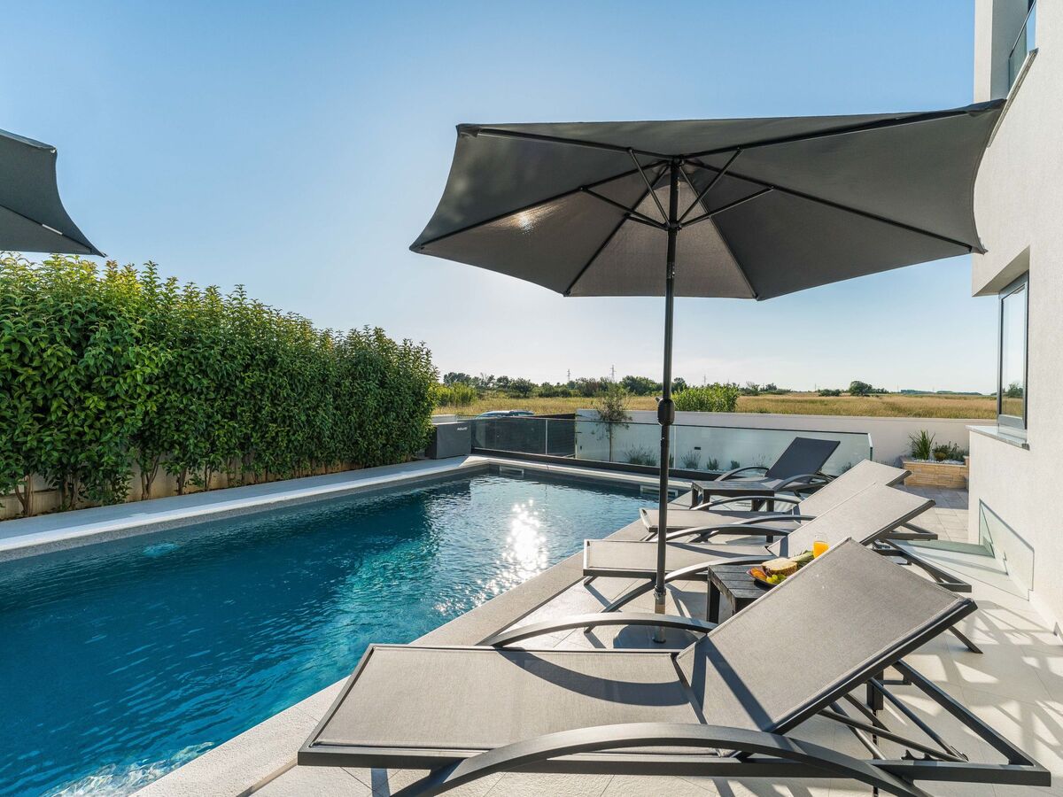 Maison Antea à Sabunike : piscine privée & jacuzzi - Photo 2