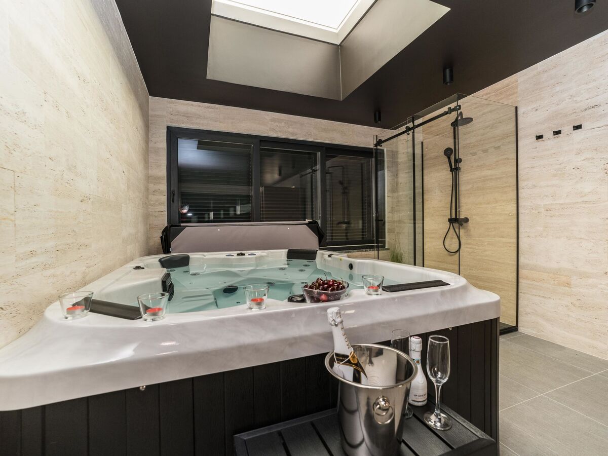 Maison Antea à Sabunike : piscine privée & jacuzzi - Photo 17