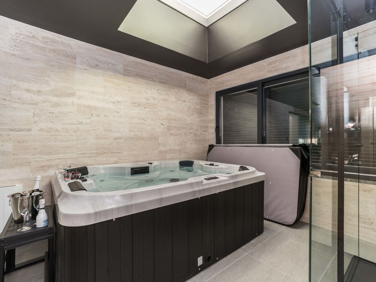 Maison Antea à Sabunike : piscine privée & jacuzzi - Photo 19