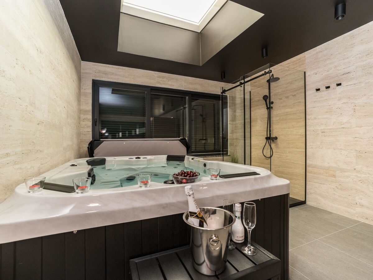 Maison Antea à Sabunike : piscine privée & jacuzzi - Photo 20