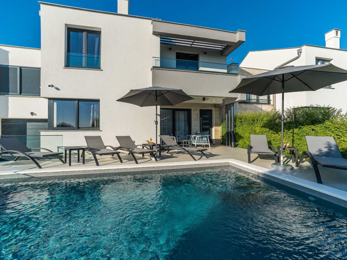 Maison Antea à Sabunike : piscine privée & jacuzzi - Photo 48