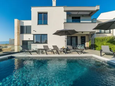 Maison Antea à Sabunike : piscine privée & jacuzzi