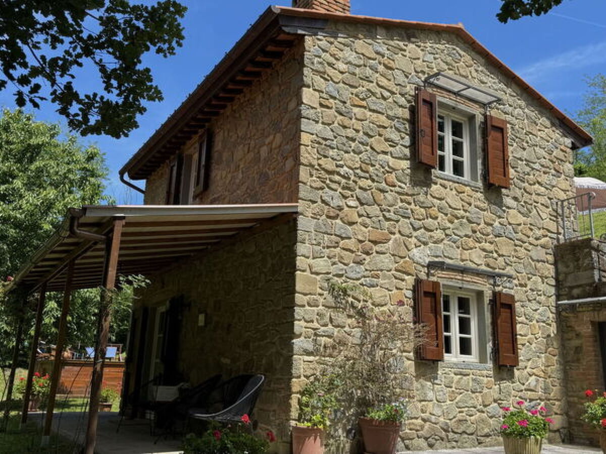Maison Anfora – 2 chambres, piscine et parc de 2,5 ha à Pescia - Photo 1