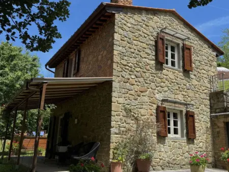 Maison Anfora – 2 chambres, piscine et parc de 2,5 ha à Pescia