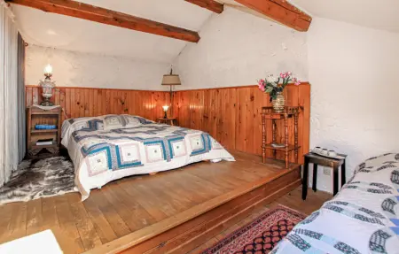 Wood loft Saint-Félicien, 6 personnes, poutres apparentes : photo 13