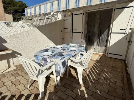 Pavillon climatisé piscine collective à Gruissan