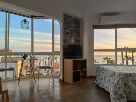 Studio vue mer à 20m de la plage, Torrox : photo 1