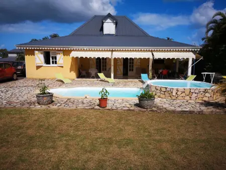 Location villa à Petit Bourg, Villa avec piscine privée à Petit-Bourg, 100 m²