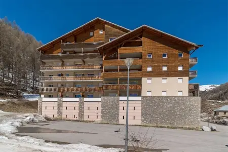 Location appartement à Allos, Appartement à Allos avec piscine et balcon