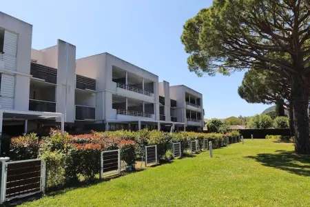Location appartement à Mandelieu la Napoule, Séjour spacieux en bord de mer pour six personnes