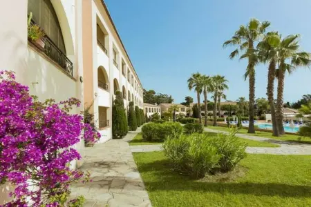 Location appartement à Linguizzetta, Séjour climatisé en bord de mer près de Bravone pour 4 personnes