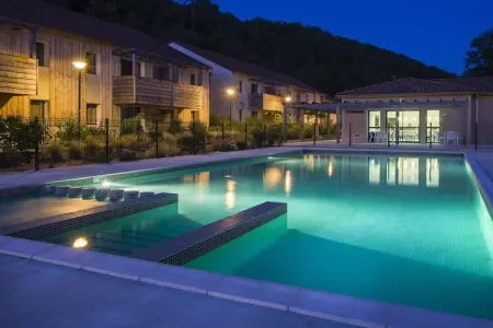Location appartement à LES  EYZIES  DE  TAYAC, Séjournez aux Eyzies avec piscine