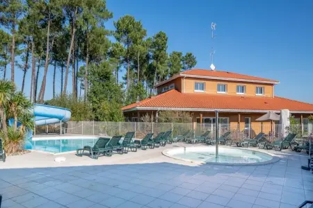 Location appartement à Parentis en Born, Séjour en forêt pour 4 personnes au bord du lac