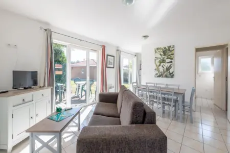 Location maison à Parentis en Born, Grande retraite nature pour 8 personnes au bord du lac