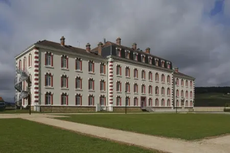 Location appartement à Épernay, Séjour raffiné en Champagne pour deux
