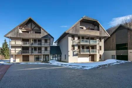 Location appartement à Saint  Colomban  des  Villards, Hébergement spacieux pour groupes dans la vallée