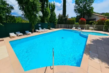 Maison provençale 36 m² à Tourrettes, 2 piscines incluses : photo 2