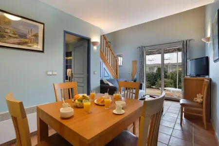 Maison provençale 36 m² à Tourrettes, 2 piscines incluses : photo 4
