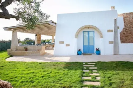 Location appartement à Torre Suda, Retraite de luxe en trullo avec jacuzzi