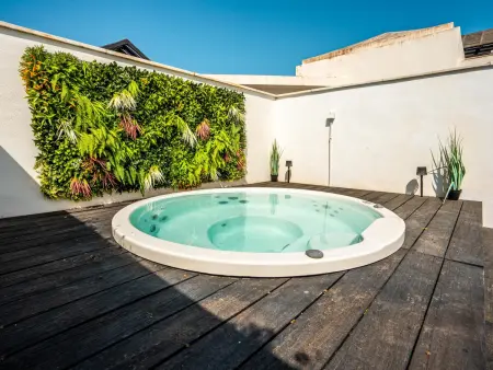 Location appartement à Casares, Penthouse en bord de mer avec jacuzzi privé - 2 pers.