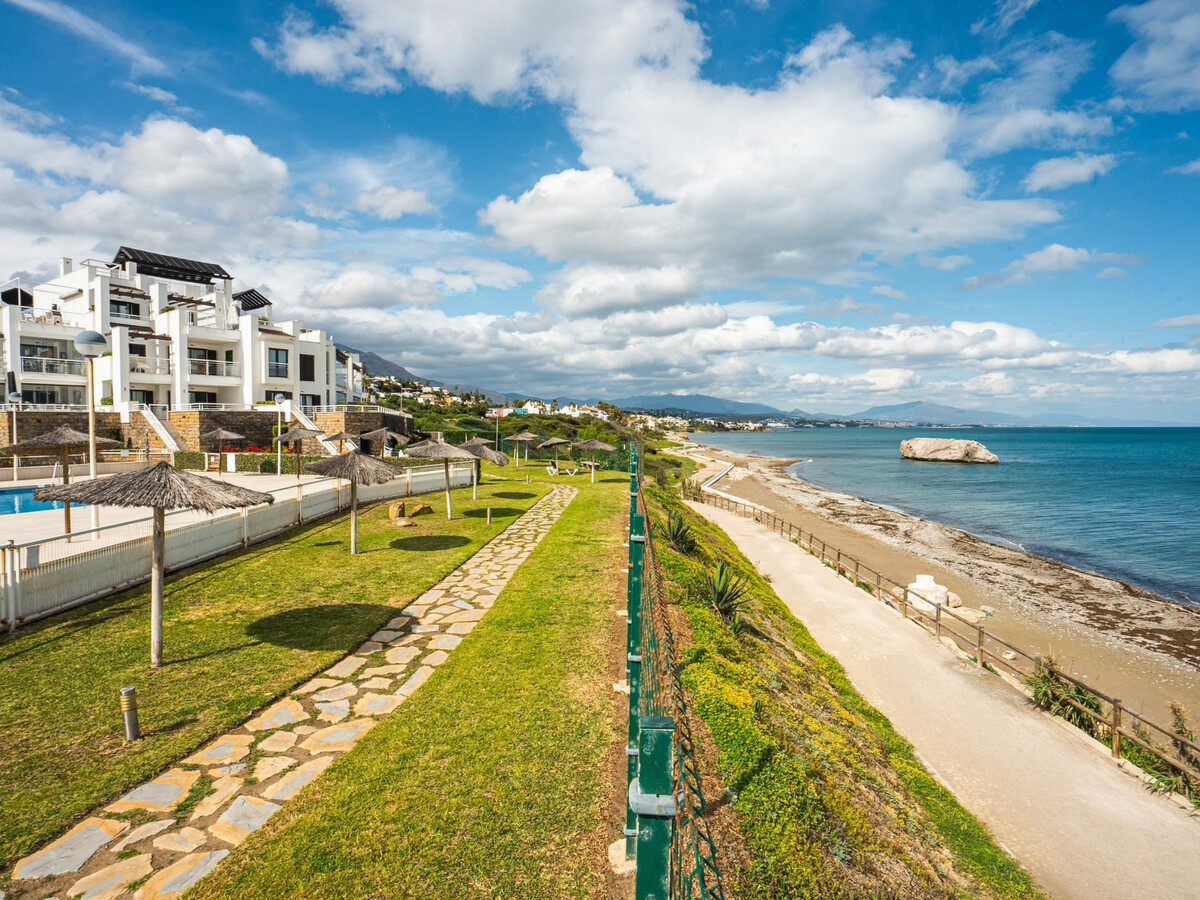 Maison de ville 2 niveaux, accès piscine et mer à Casares - Photo 3