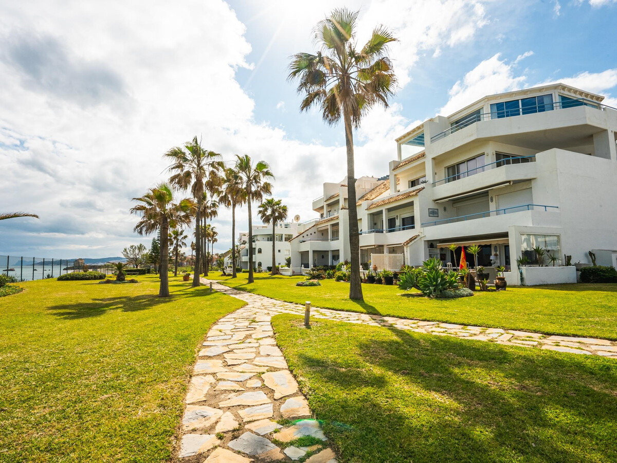 Maison de ville 2 niveaux, accès piscine et mer à Casares - Photo 16