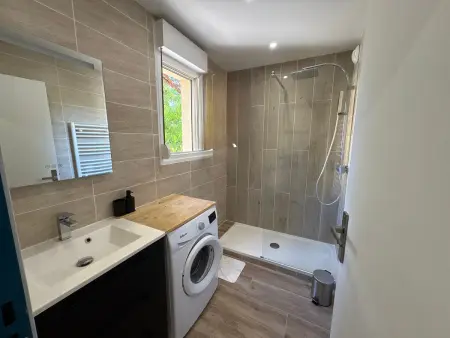 Studio 24 m² avec loggia, clim et parking à Fréjus : photo 4