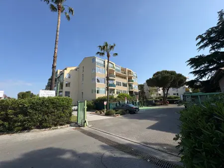 Studio 24 m² avec loggia, clim et parking à Fréjus : photo 9