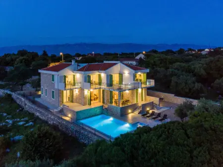 Villa Bramasole Lun – 5 chambres, piscine privée : photo 1