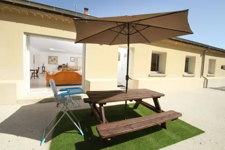 Villa avec piscine privée à Saint-Sernin, 3 chambres, 7 personnes : photo 2