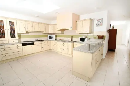 Villa avec piscine privée à Saint-Sernin, 3 chambres, 7 personnes : photo 4