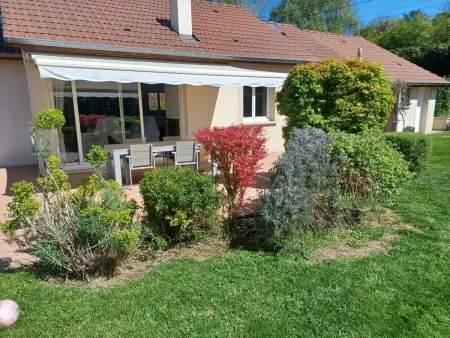 Maison avec jardin clôturé et terrasse à Verdun, 4 chambres : photo 2
