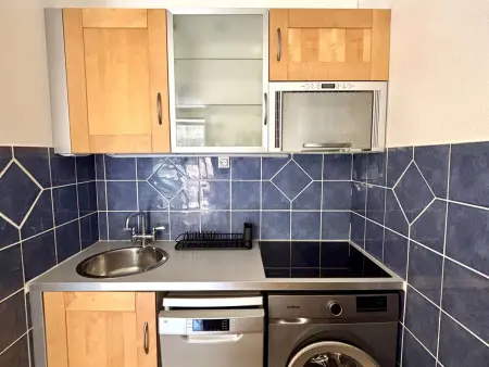Appartement rénové 1er étage vue lac - Six-Fours : photo 6