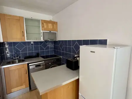 Appartement rénové 1er étage vue lac - Six-Fours : photo 7
