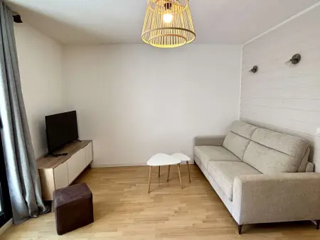 Appartement rénové 1er étage vue lac - Six-Fours : photo 8