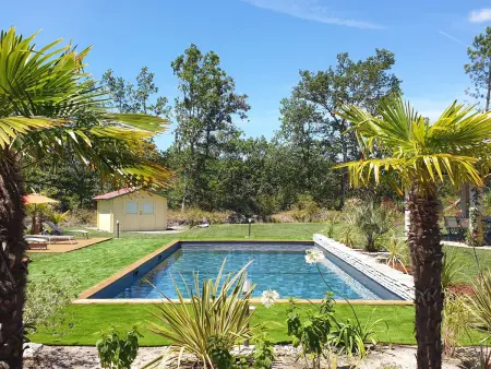 Location villa à Parentis en Born, Villa 5 étoiles : Piscine chauffée, 24 pers., proche lac Parentis-en-Born