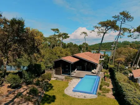 Villa contemporaine vue lac, piscine débordement & spa : photo 1