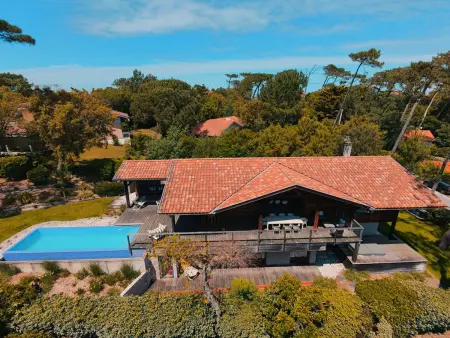 Villa contemporaine vue lac, piscine débordement & spa : photo 2