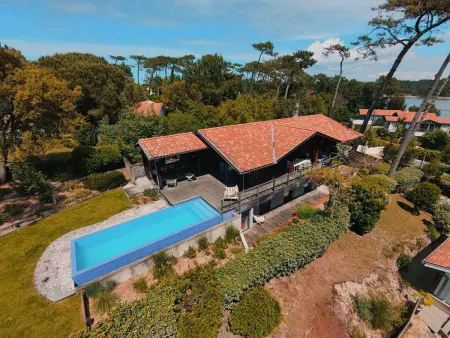 Villa contemporaine vue lac, piscine débordement & spa : photo 3