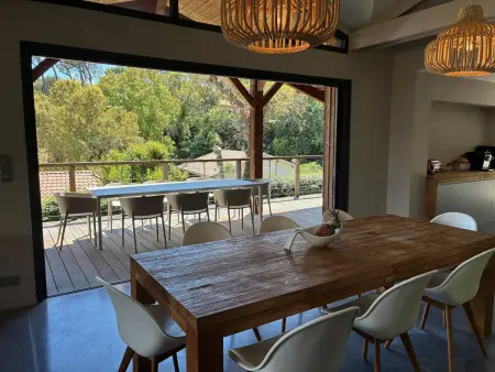Villa contemporaine vue lac, piscine débordement & spa : photo 10