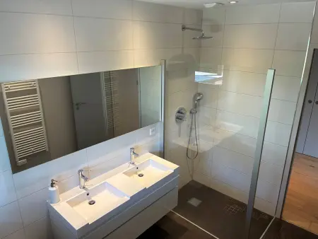 Villa contemporaine vue lac, piscine débordement & spa : photo 20