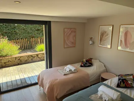 Villa contemporaine vue lac, piscine débordement & spa : photo 21